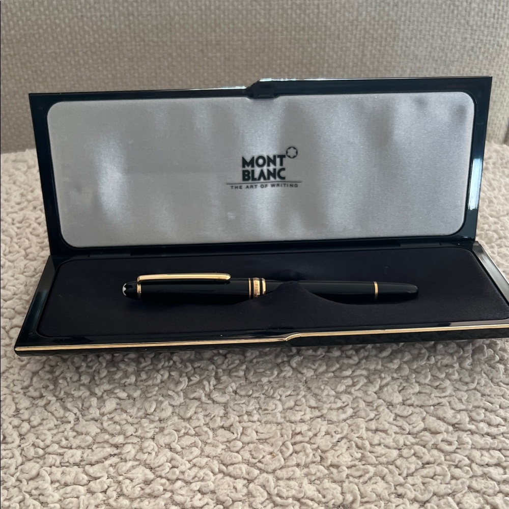 Montblanc Elegant Black & Gold Pen fountain Pen